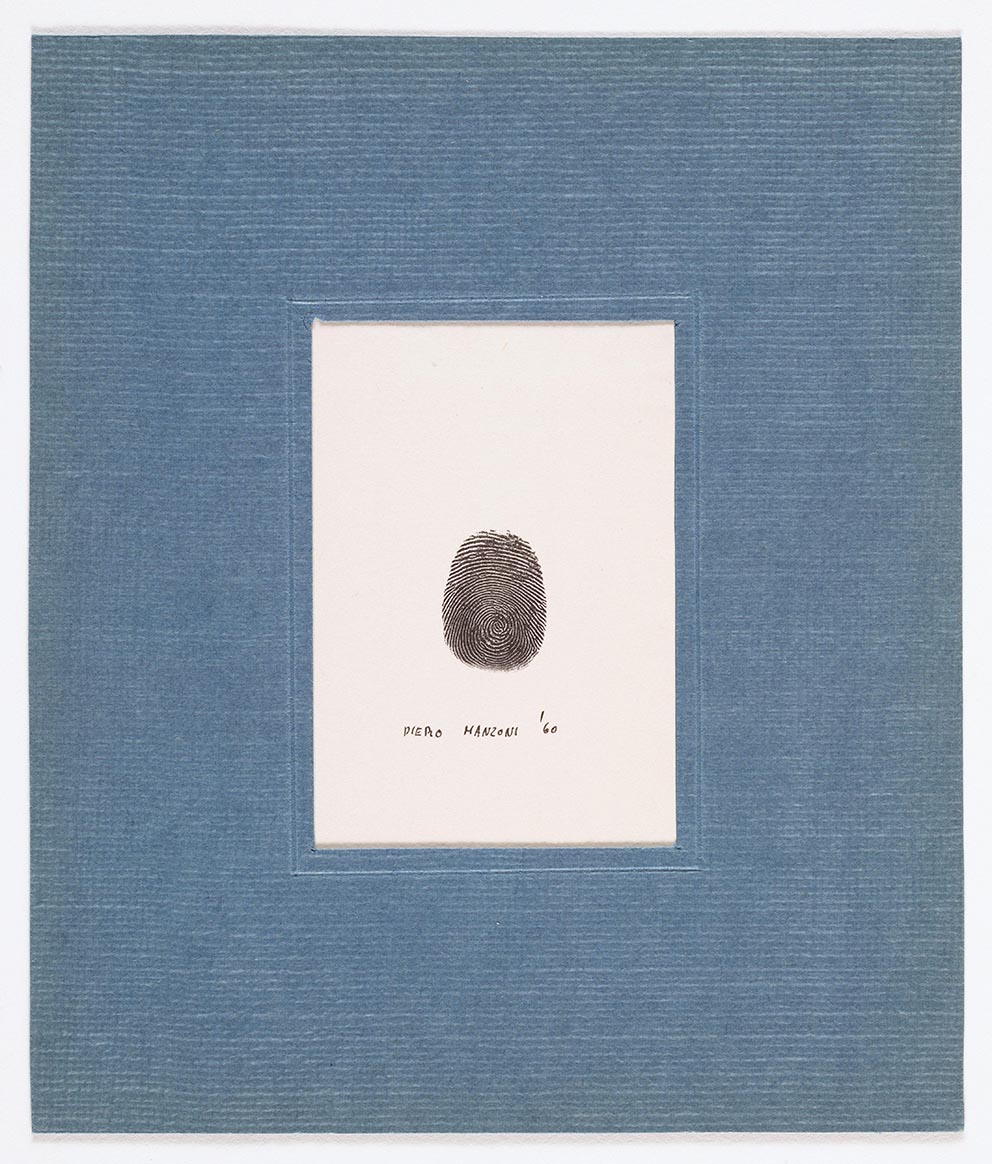  Piero Manzoni - (1933-1963) Empreinte de pouce (1960) encre sur papier avec un cadre coloré