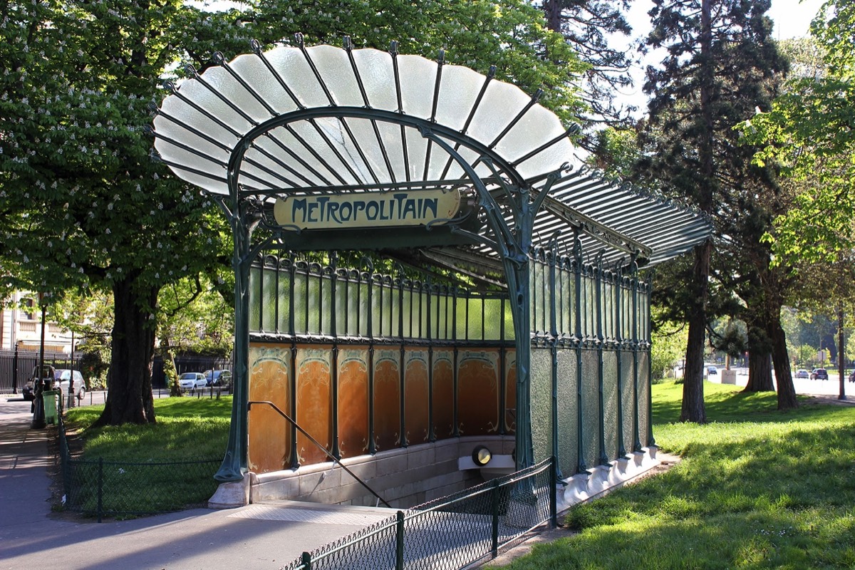 Hector Guimard - Paris Metro 2 Porte Dauphine Libellule 1900_1922.JPG